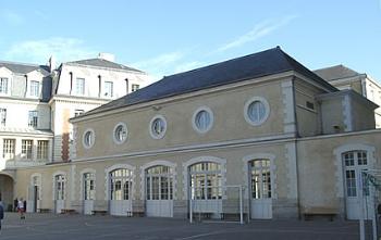 La salle des fêtes du Lycée Émile Zola à Rennes. Très proche du temple, elle accueillit le deuxième procès Dreyfus en 1899.